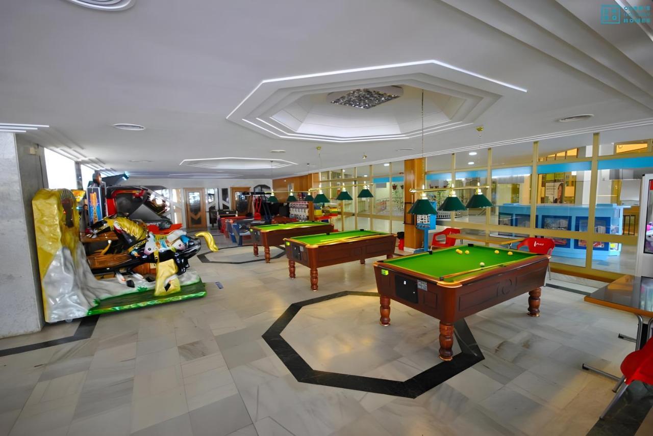 Apartamentos Benalbeach Benalmadena Luaran gambar
