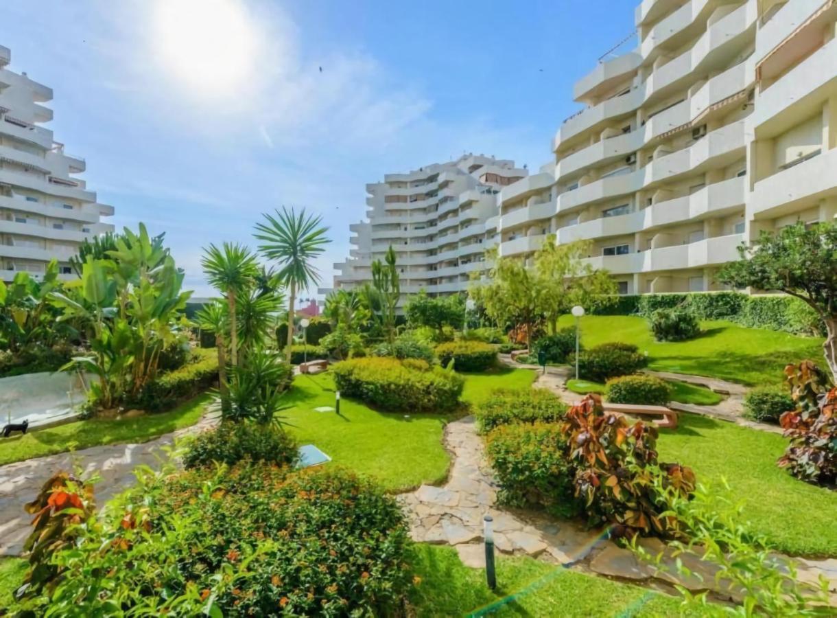 Apartamentos Benalbeach Benalmadena Luaran gambar